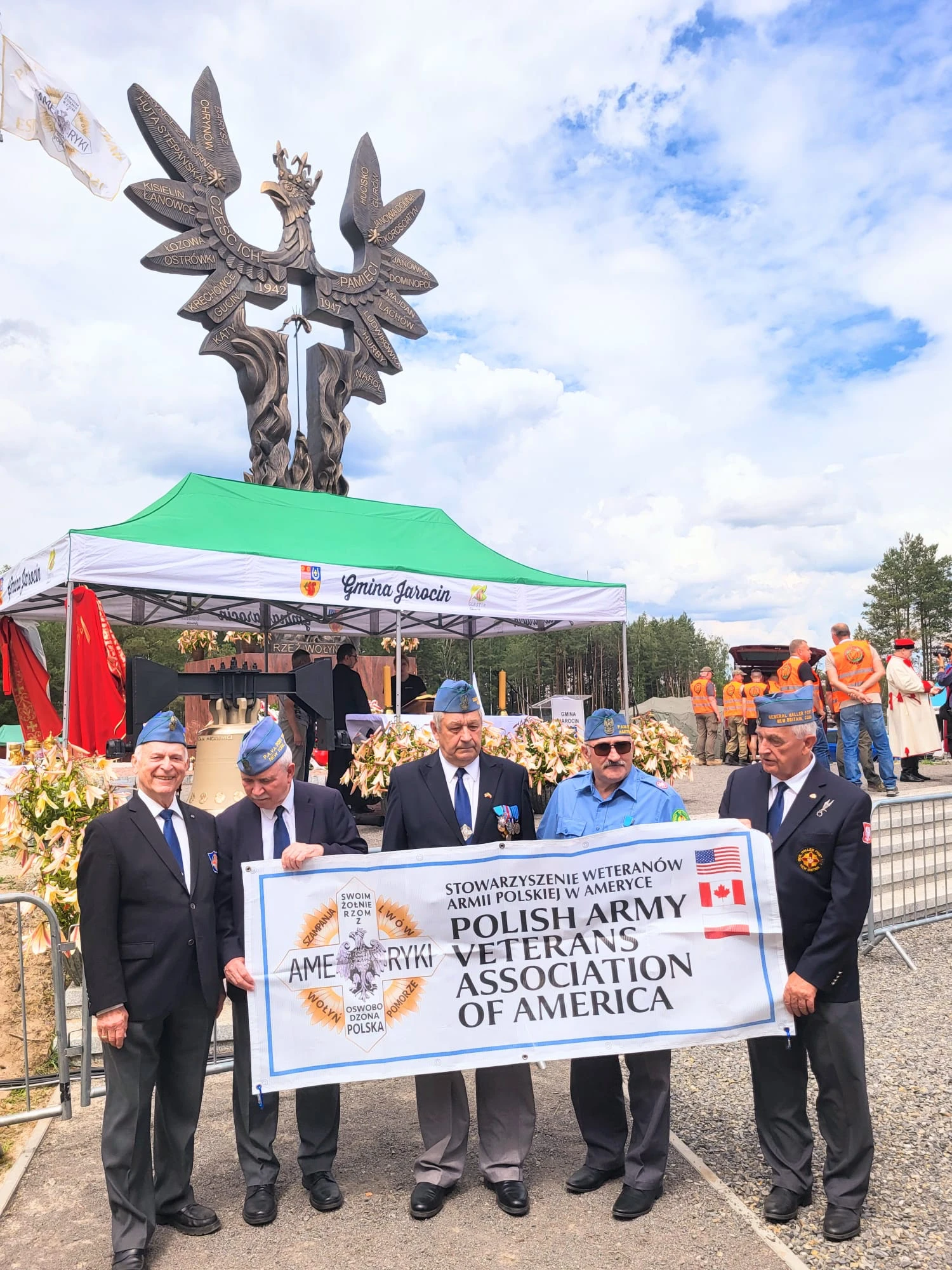 Uroczystości pod pomnikiem Rzezi Wołyńskiej
