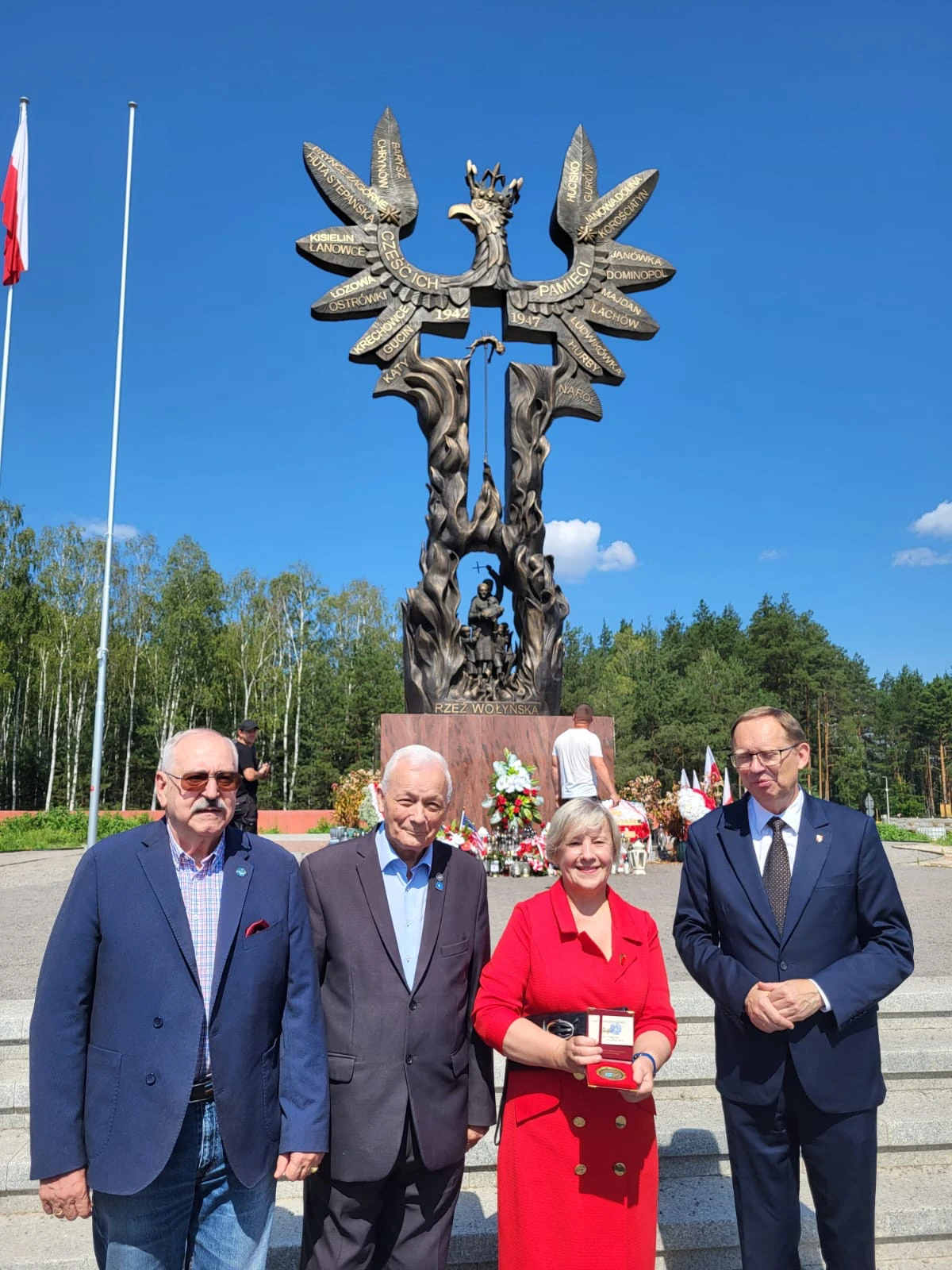 Uroczystości pod Pomnikiem Rzezi Wołyńskiej
