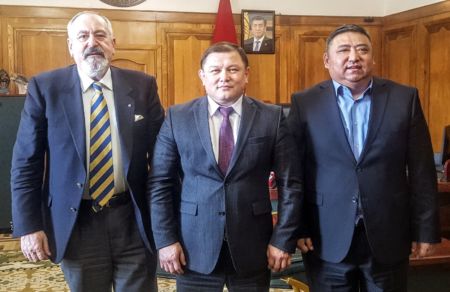 Konsul Janusz Krzywoszyński, Marszałek Parlamentu Republiki Kirgiskiej oraz Pan Ulan Kydyraliev