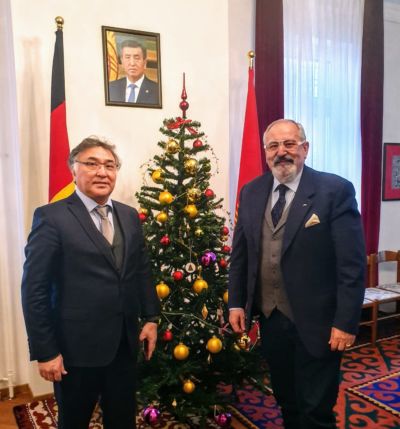 Jego Ekscelencja Ambasador Kirgistanu Erines Otorbaev i konsul Janusz Krzywoszyński