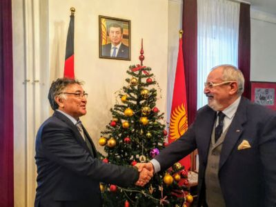 Jego Ekscelencja Ambasador Kirgistanu Erines Otorbaev i konsul Janusz Krzywoszyński